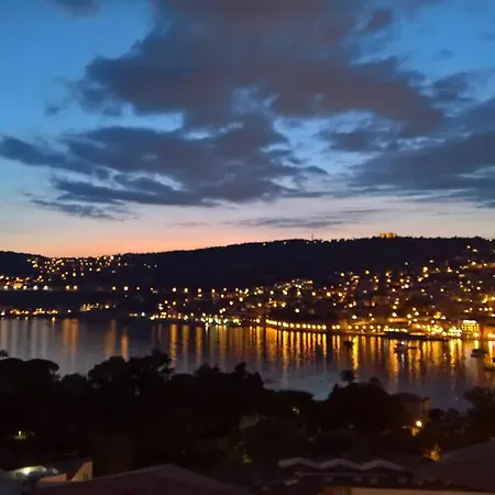 Stunning Flat Overlooking Bay Apartman *